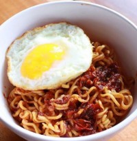 Indomie Goreng Sambal Roa + Telor Warunk UpNormal